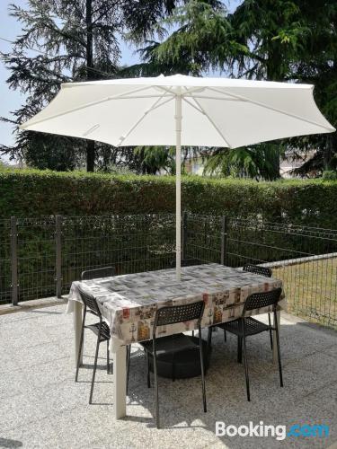 Ferienwohnung mit terrasse. In Castelnuovo Del Garda.