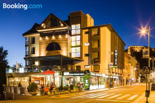 Appartement avec Wifi et terrasse. Petit et dans une position centrale