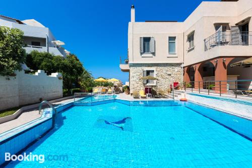 Appartement avec piscine. À Panormos Rethymno