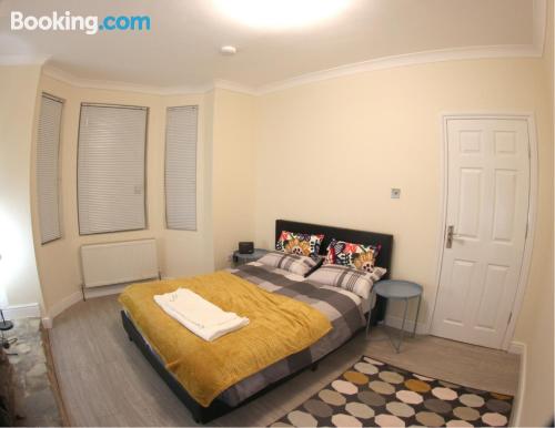 Apartamento com internet em Slough.