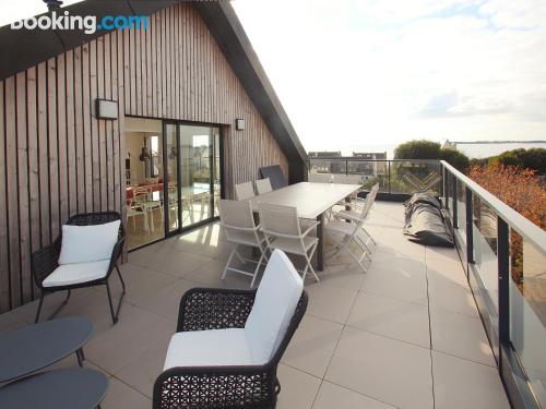 Concarneau est votre,. Terrasse et internet!.