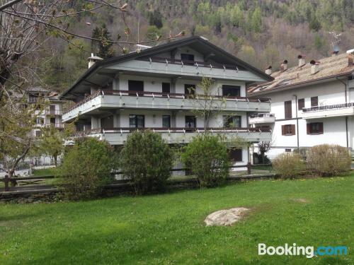 Groot appartement em Aprica. Goed gelegen