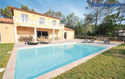 Apartment with wifi. Enjoy your swimming pool in Fayence!