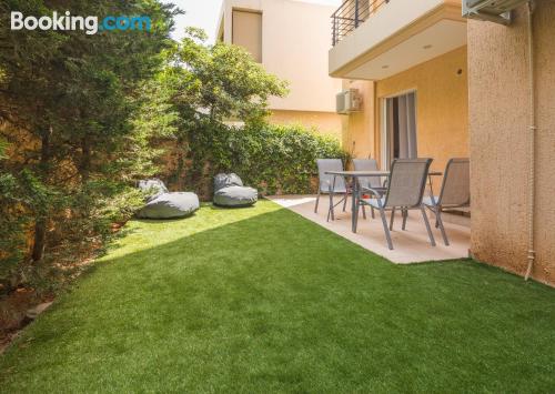 Confortável apartamento com 2 dormitórios. Terraço!