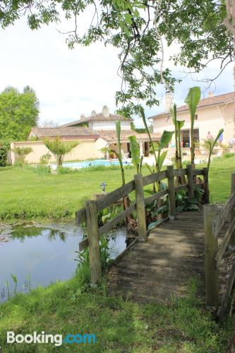 Appartement in Libourne, met terras