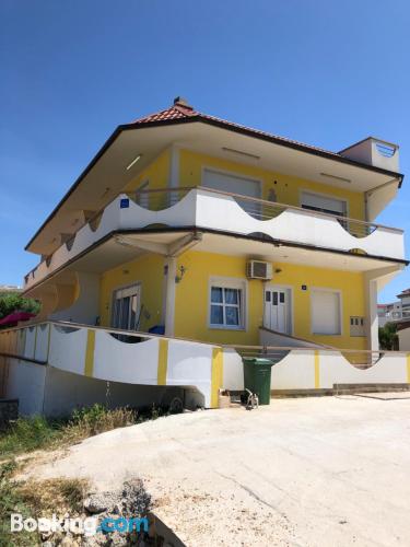 Appartement avec terrasse. À Vir