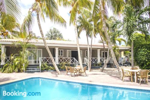 Appartement avec terrasse et Internet à Willemstad. Piscine!