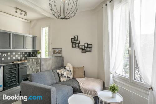 1 bedroom apartment home in Vincennes. Internet!.