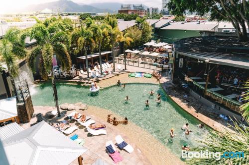 Appartement avec piscine. Cairns à vos pieds