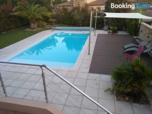 Apartamento con piscina en Lançon-Provence.