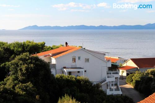 Appartement avec terrasse près de toutes les attractions de Zavalatica.