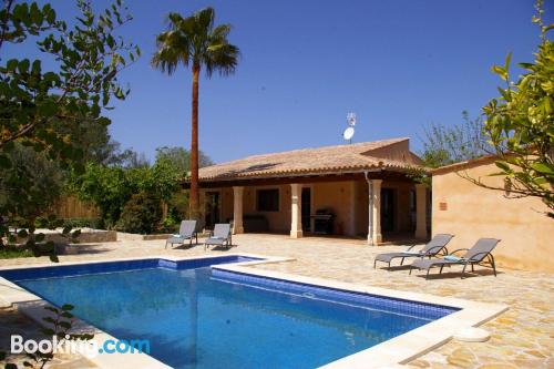 Apartamento con piscina y vistas