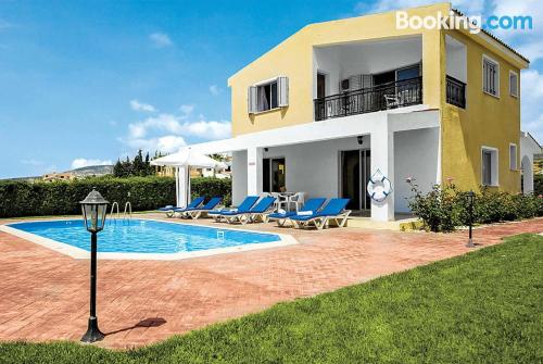 Convenient one bedroom apartment. Enjoy your swimming pool in Coral Bay!