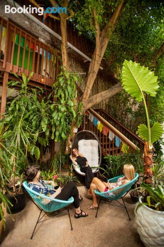 Petit appartement couples. Terrasse et Internet!