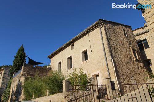 Spacieux appartement avec 2 chambres. À Lagnes