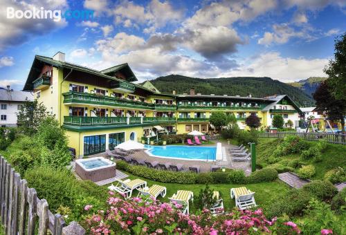 Gosau à vos pieds. Terrasse et piscine!