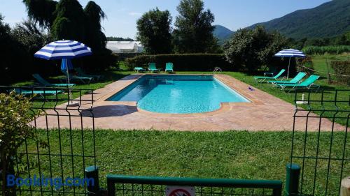 Appartement avec piscine. La Cellera de Ter à vos pieds!