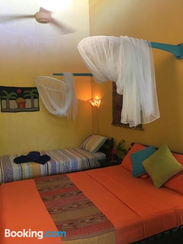 Apartamento en Puerto Viejo con terraza y internet.