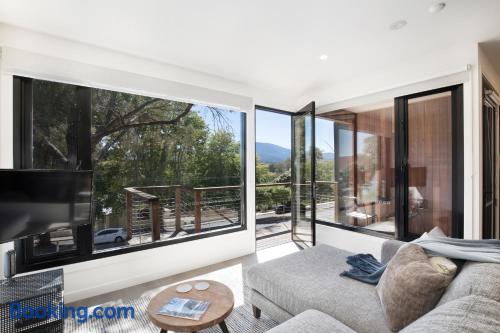 Stay cool: air home in Healesville. For 2 people