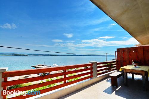 Appartement avec terrasse. Tkon à vos pieds!