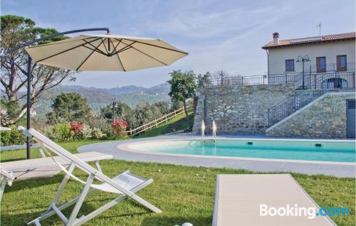 Ample appartement avec piscine. Lamporecchio à vos pieds