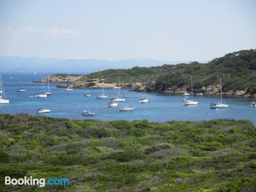 Incredibile appartamento con una camera. Hyères a vostro piacimento!.