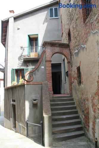 Cómodo apartamento en centro con vistas y conexión a internet.