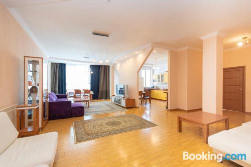 Apartamento com ar condicionado em Almaty.