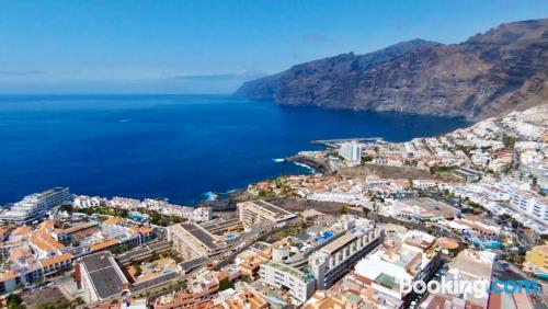 Appartement pour des familles près de toutes les attractions. À Puerto de Santiago.