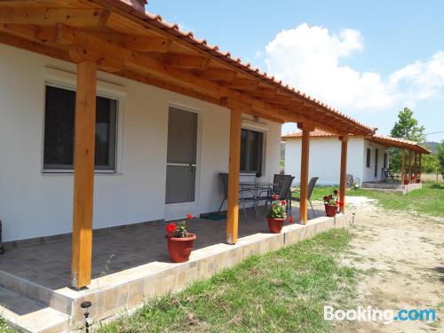 Pequeno apartamento em Toroni. Terraço!.