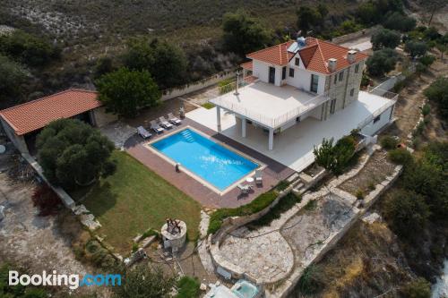 Appartement avec piscine et terrasse. Parfait pour 5 ou plus