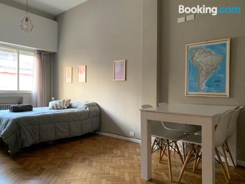 Apartamento con aire acondicionado en zona centro de Buenos Aires.