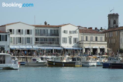 In ottima posizione e terrazza a Saint-Martin-de-Ré, per coppie