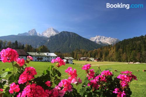 Petit appartement à Schoenau Am Koenigssee. Terrasse et Internet!