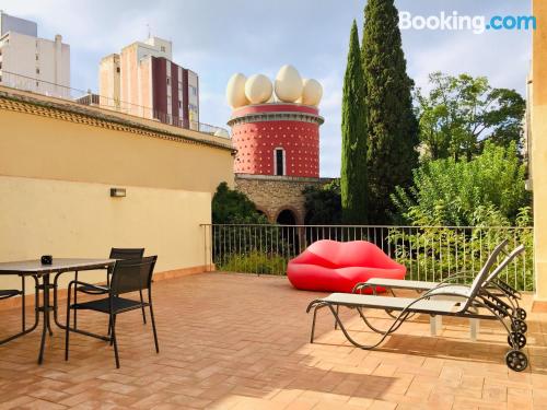 Stay in Figueres in central location