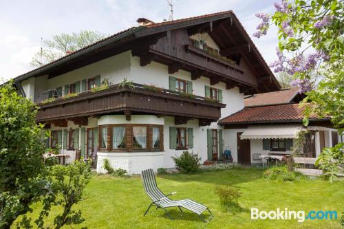 Appartement d'une pièce. Terrasse et wifi!.