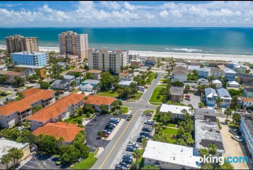 Apartamento para famílias, na melhor posição de Jacksonville Beach.