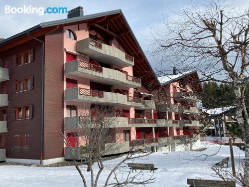 Espacioso apartamento con terraza.