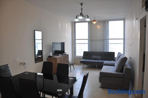 Grand appartement à Bat Yam. Idéal pour 5 ou plus