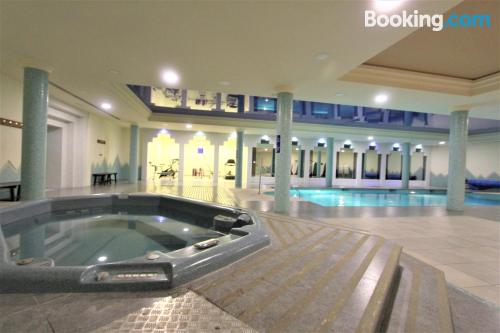 Apartamento con wifi con piscina.
