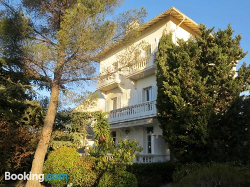 Praktische Wohnung in Saint-Raphaël. Balkon!