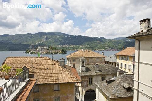 Orta San Giulio, em excelente posição. Cães bem-vindos