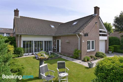 Appartement avec terrasse. À Vrouwenpolder