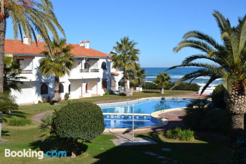 Dénia à vos pieds,. Piscine et terrasse.