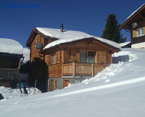 Appartement avec Wifi. Staldenried à vos pieds!