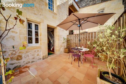 Appartement avec terrasse et Wifi à Saint-Émilion. Parfait pour couples!