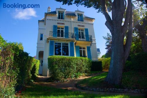 Appartement avec terrasse, dans une excellente position.