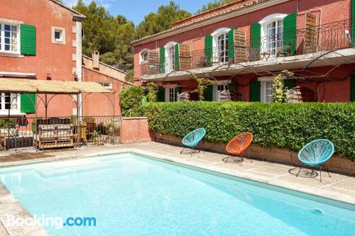 Swimming pool and wifi place in Fontvieille for couples