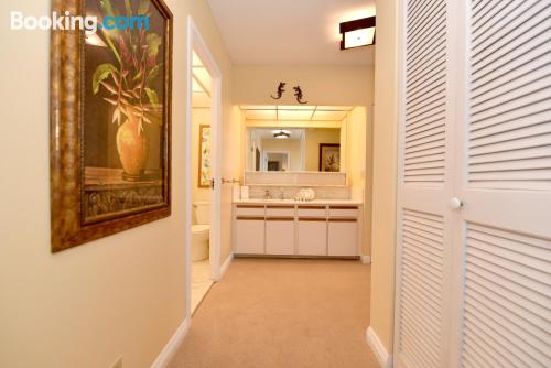 One bedroom apartment in Lahaina. Spacious!