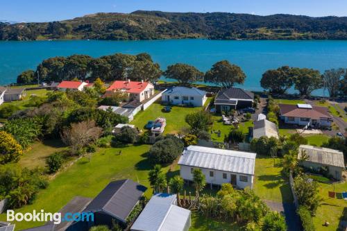 Apt mit terrasse. In Raglan.